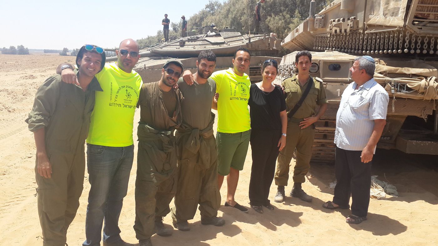 מרגש: חברי הבית היהודי ביקרו חיילים