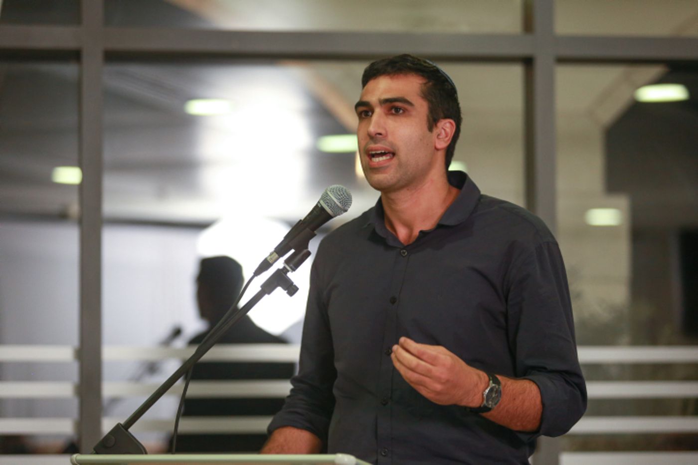 "ספינים וצחצוחי חרבות פוגעים במחנה הלאומי"