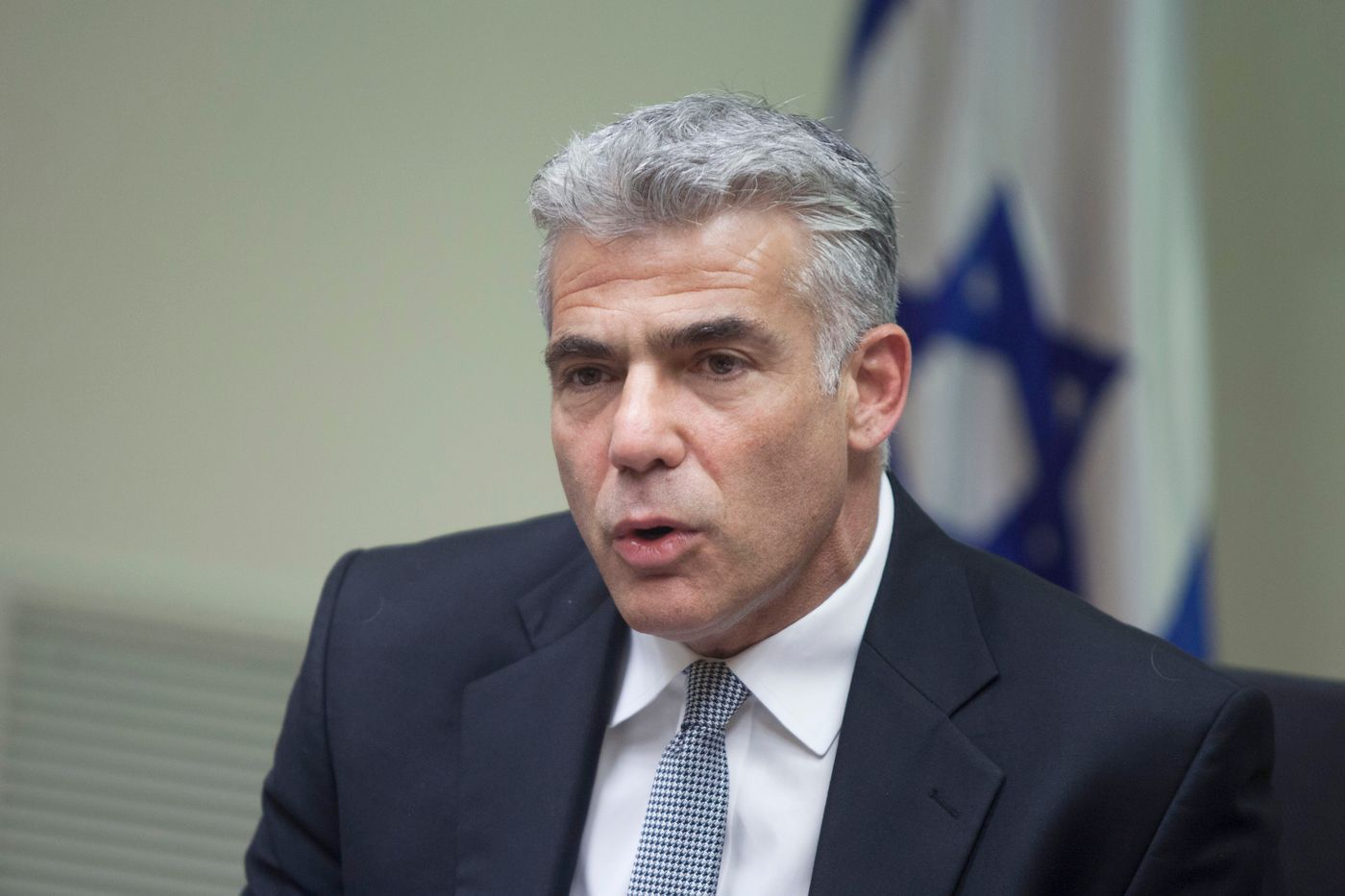לפיד: "לא נושאים ונותנים עם חמאס"