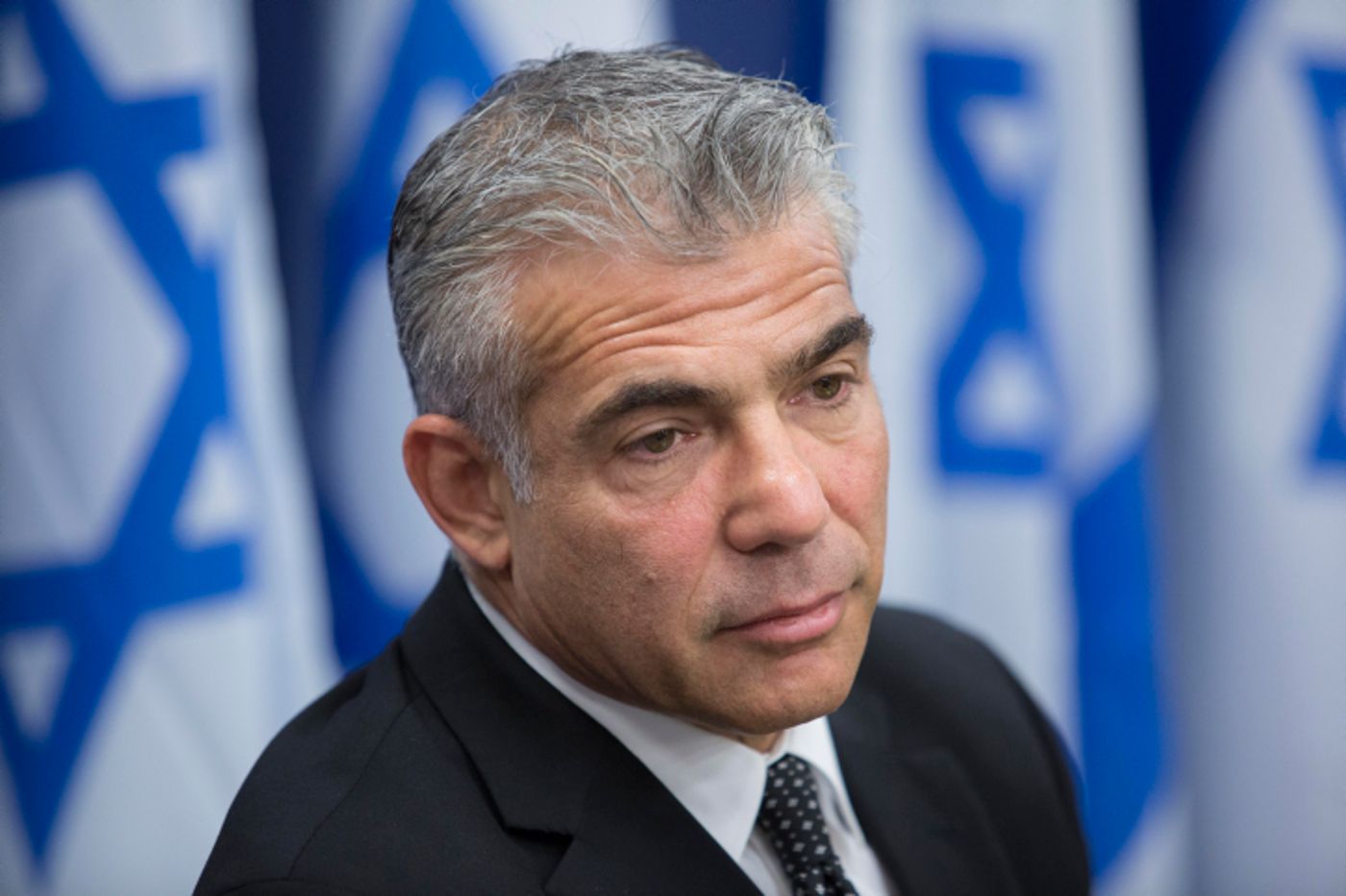 כבל לועג ללפיד: "לא התברך בכישורים כלכליים"