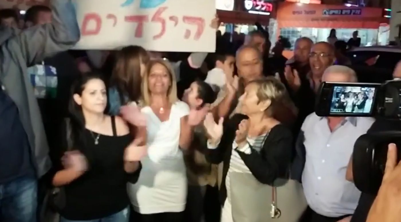 צפו. עשרות בהפגנת תמיכה באיתמר שמעוני