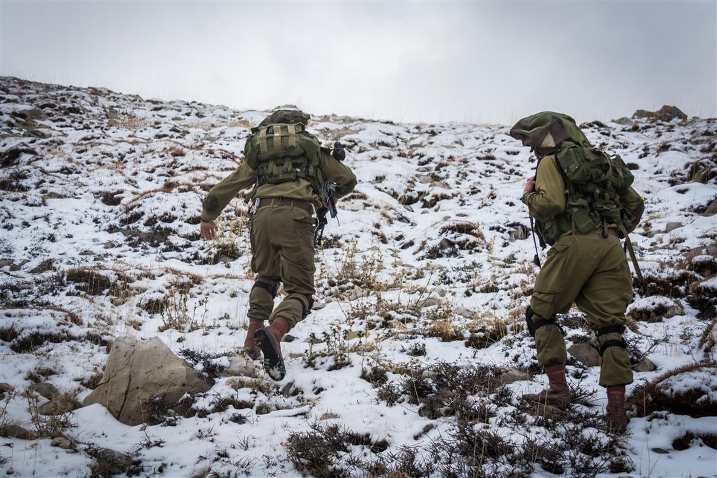 תמונות: הצנחנים מדלגים בשלג ראשון בחרמון