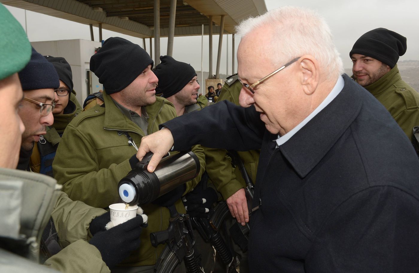 הנשיא ריבלין מציג: סערה בכוס תה