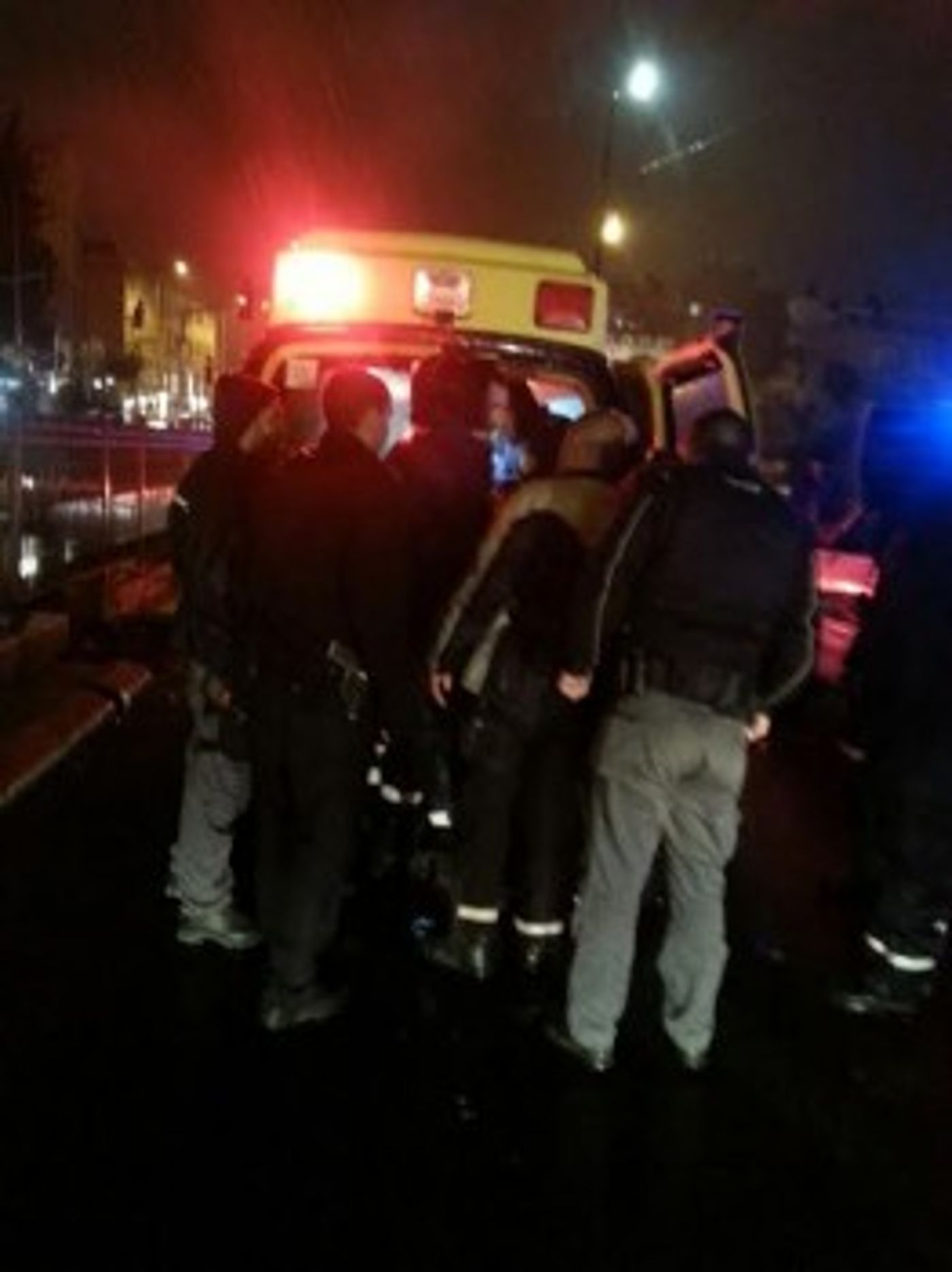 חשד לפיגוע: צעיר יהודי נדקר בסמוך לשער שכם
