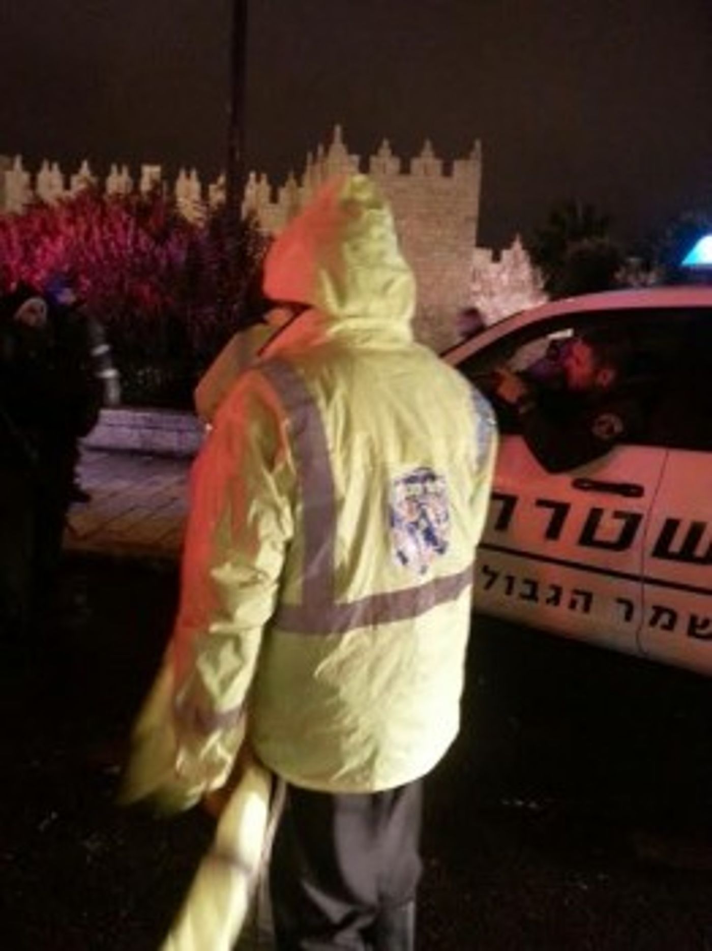 חשד לפיגוע: צעיר יהודי נדקר בסמוך לשער שכם