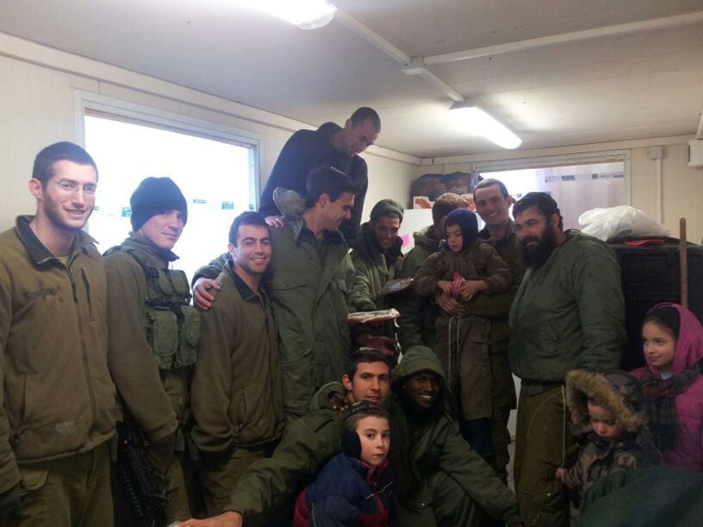 קור קיצוני: תושבי יצהר דאגו לאוכל חם לחיילים