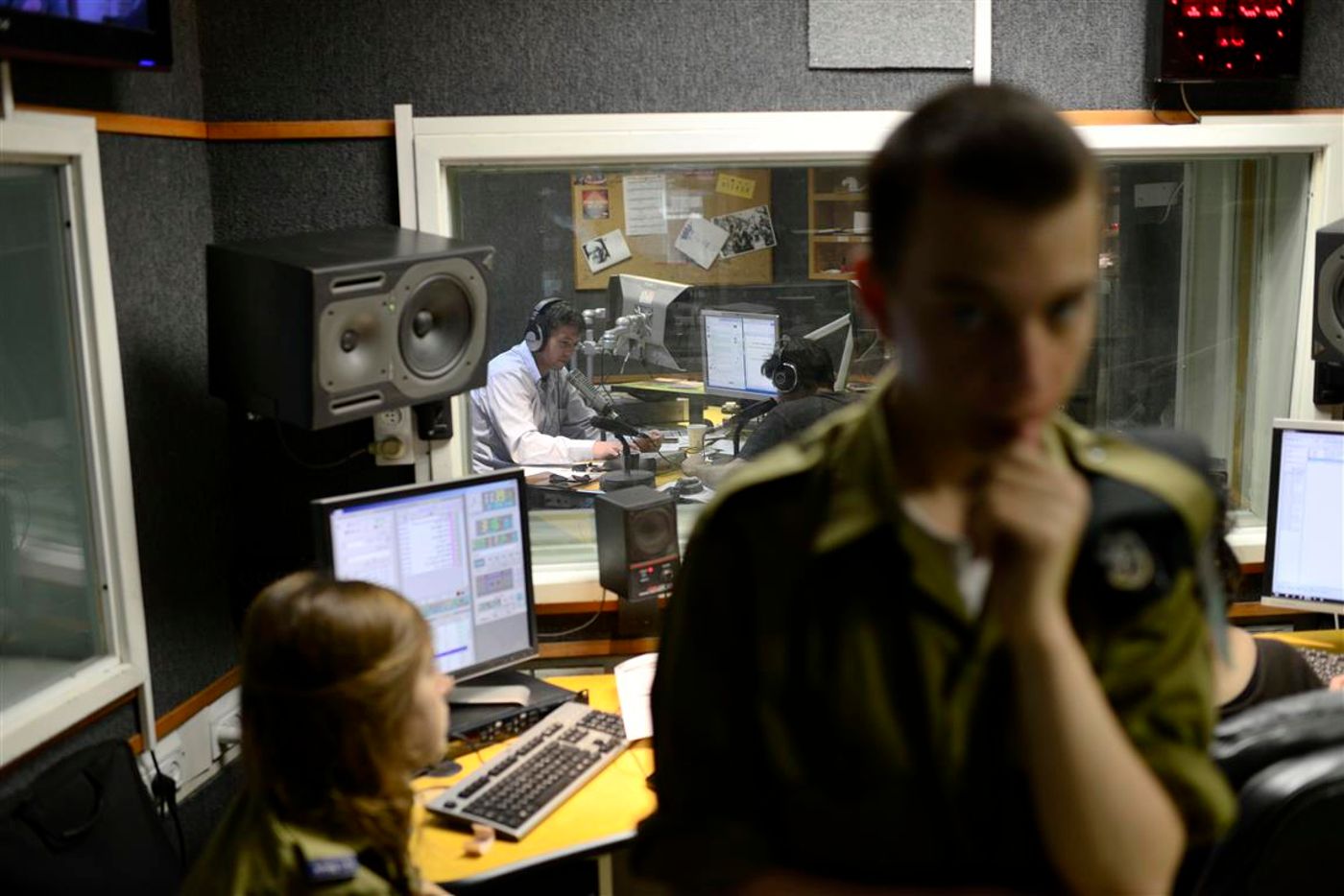 גלי צה"ל חותכים את מגישי 'המילה האחרונה'