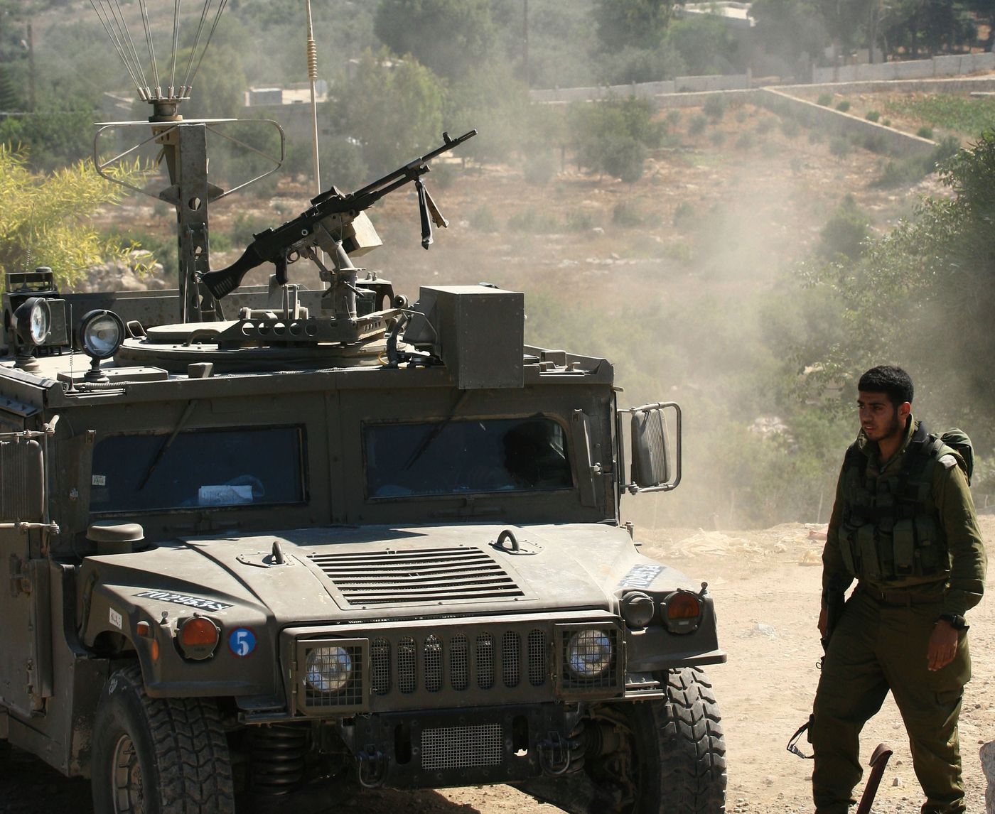 מחבלים ירו נ"ט לרכב צבאי בהר דוב; יש נפגעים