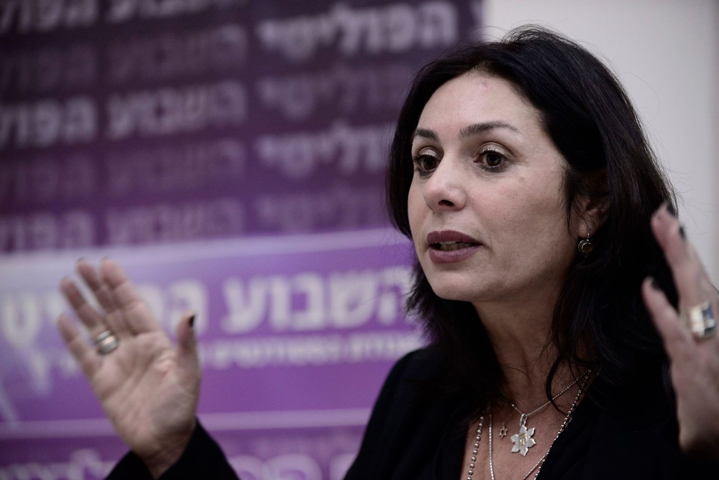 רגב על V15: עצוב שמפלגה מנסה לקנות שלטון בכסף