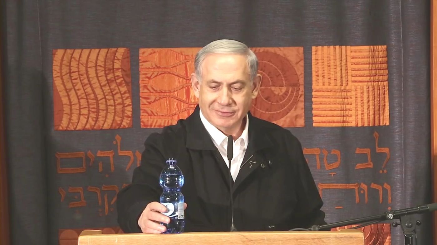 צפו: משל הבקבוקים של בנימין נתניהו