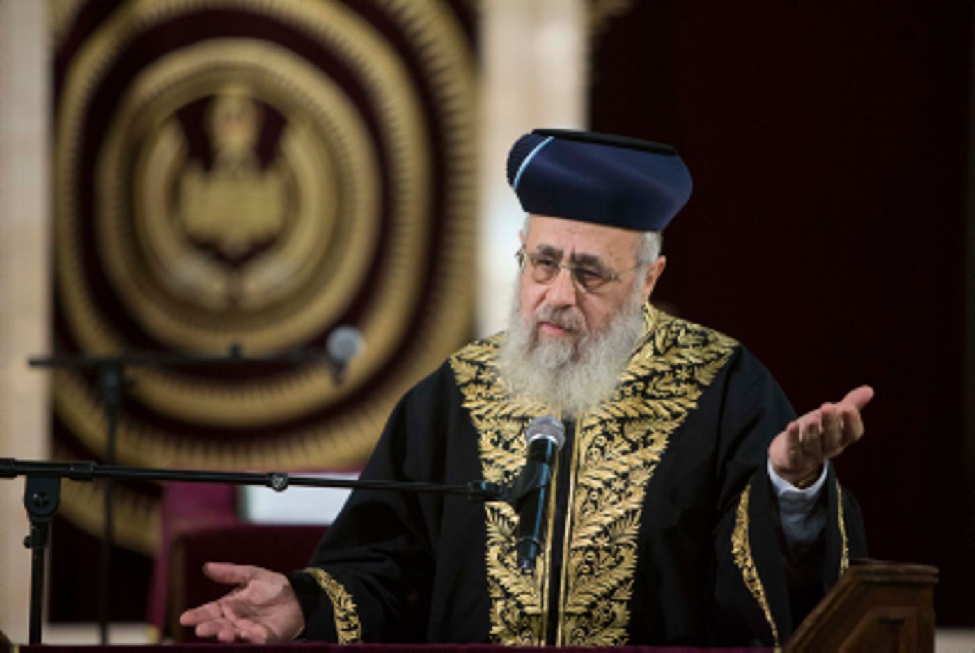 "לומד מחיבוריו ההלכתיים של הרב שטרן"