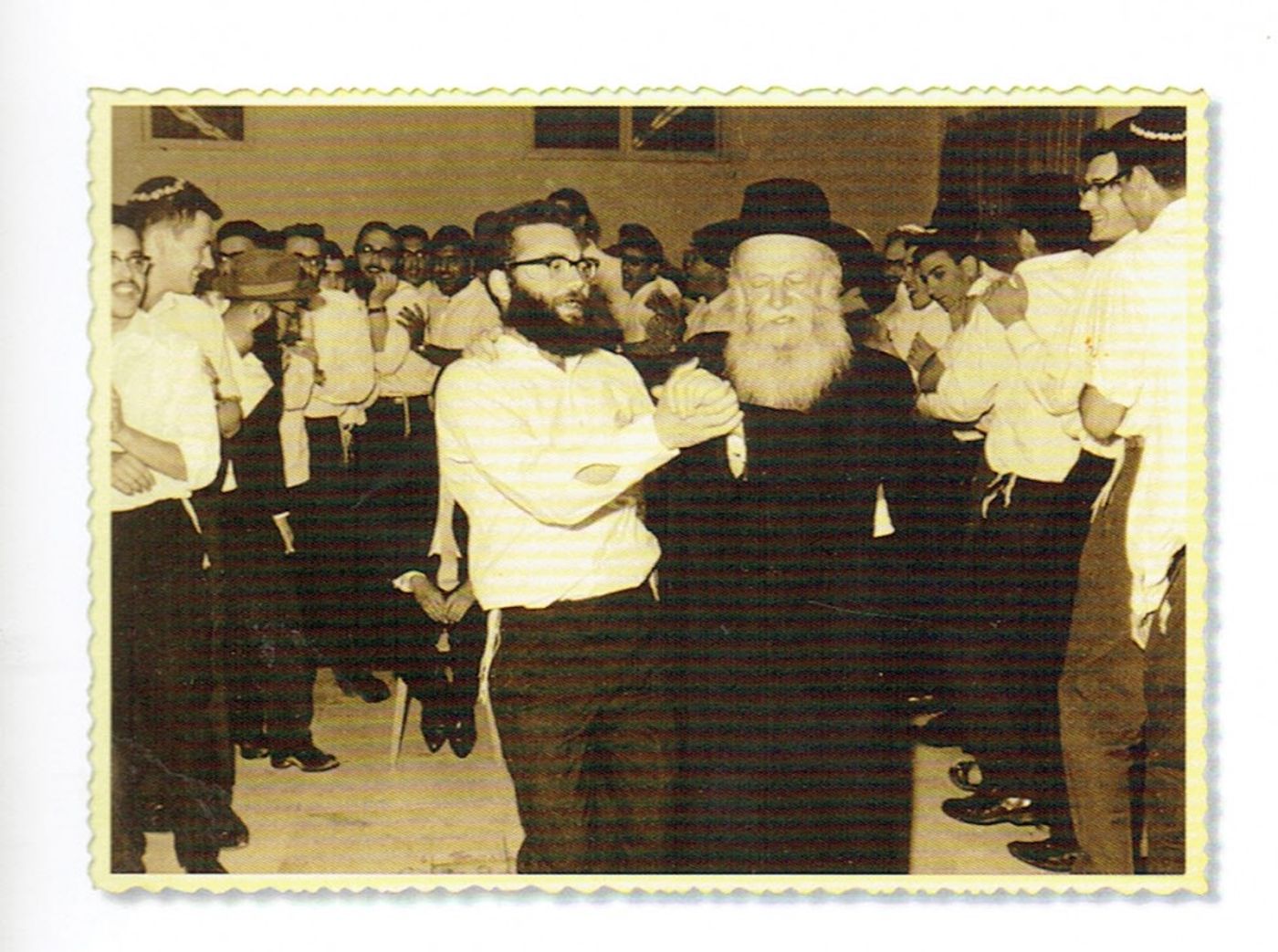 ריקוד מצוה בחתונה של תלמיד01042015