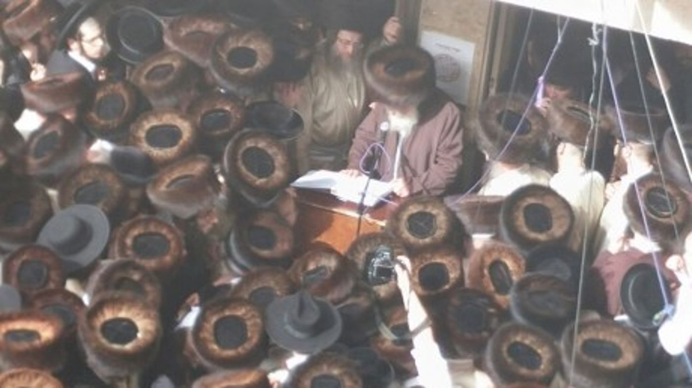 אלפים בלווית הבחור יצחק סאמט ז"ל. גלריה