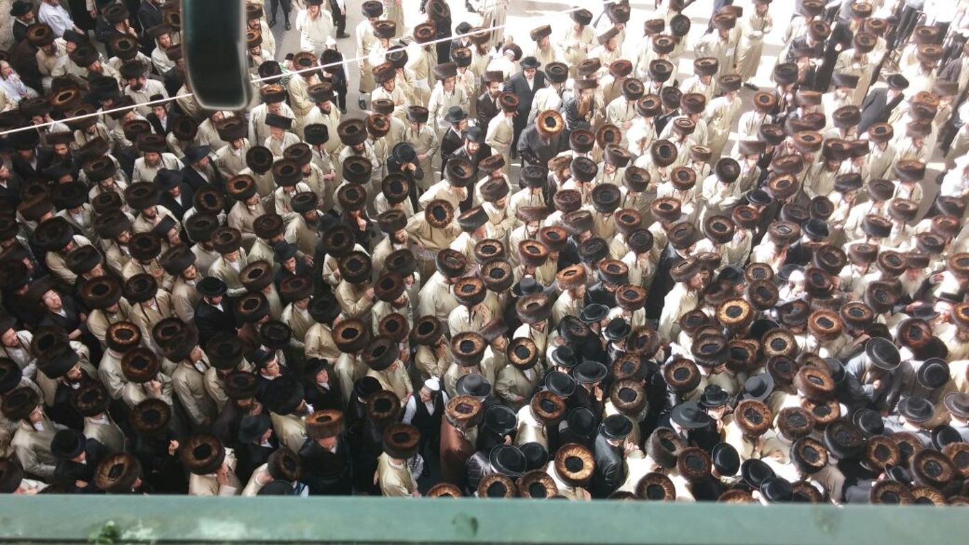 אלפים בלווית הבחור יצחק סאמט ז"ל. גלריה
