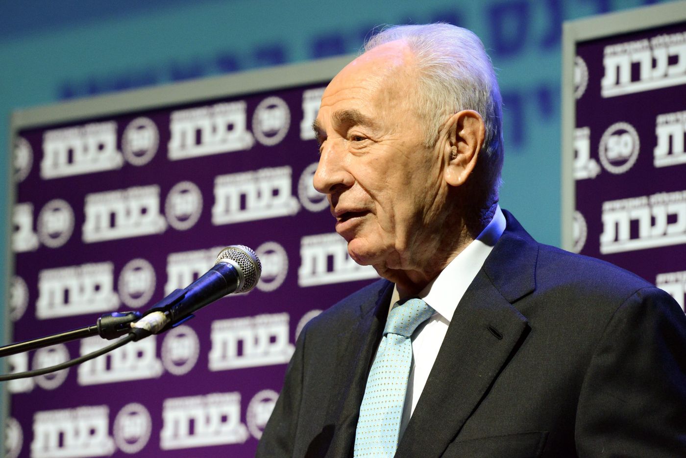 הג'וב של שמעון פרס: פרזנטור של בנק הפועלים
