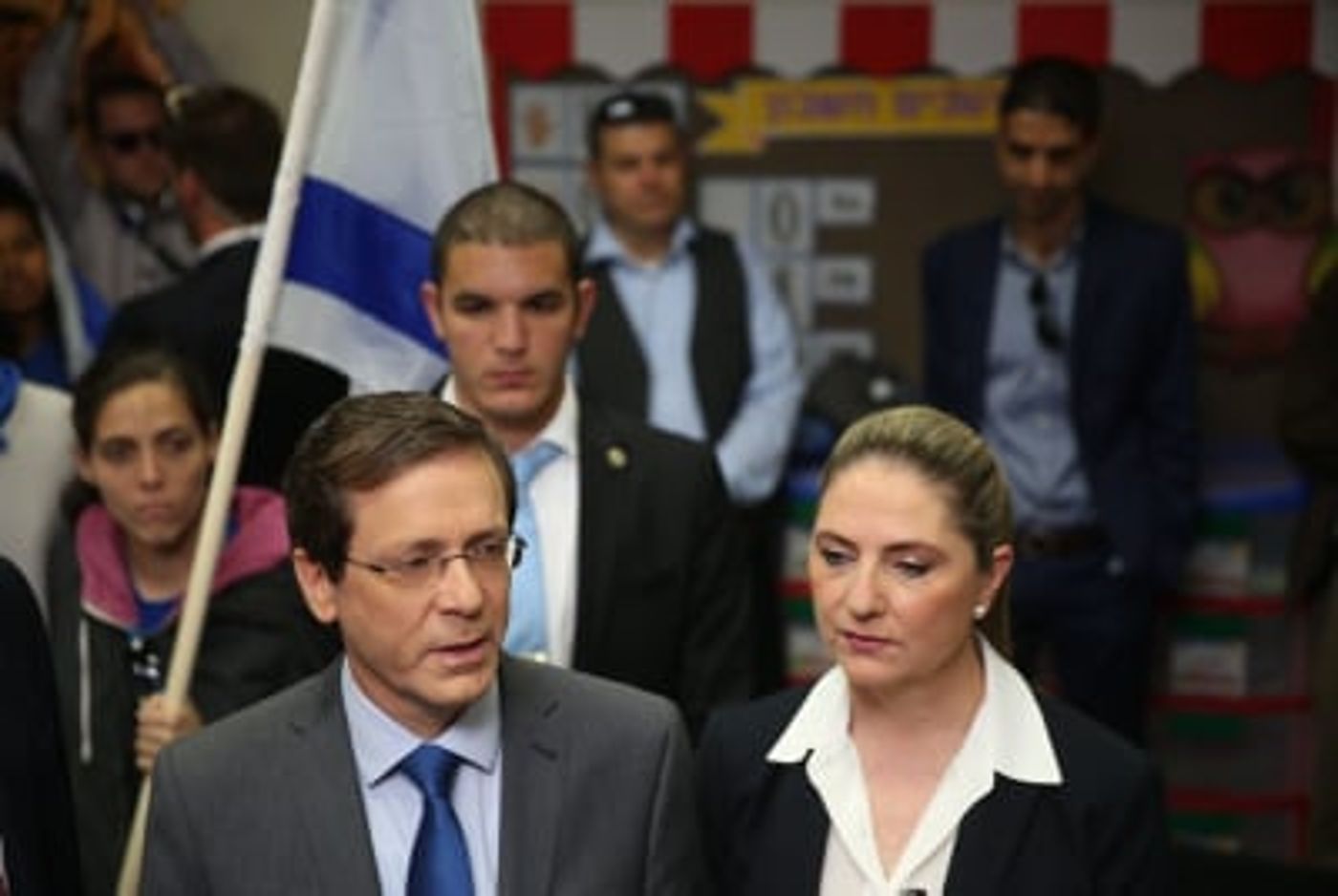 "לא הושלכה אבן על מכוניתה של הרצוג"