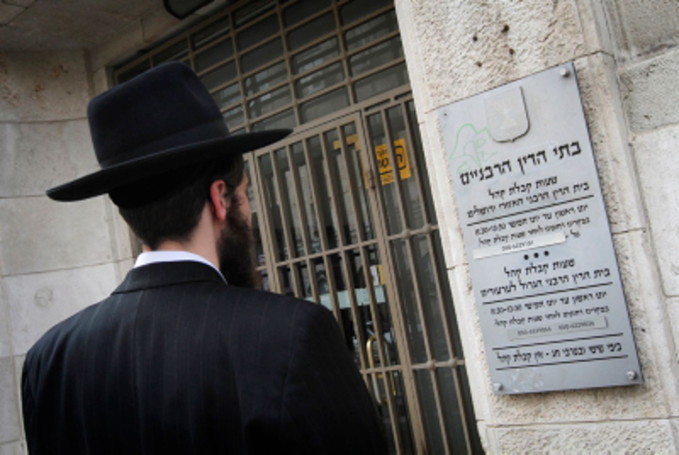 החזית הבאה בין דרעי לבנט: בתי הדין הרבניים