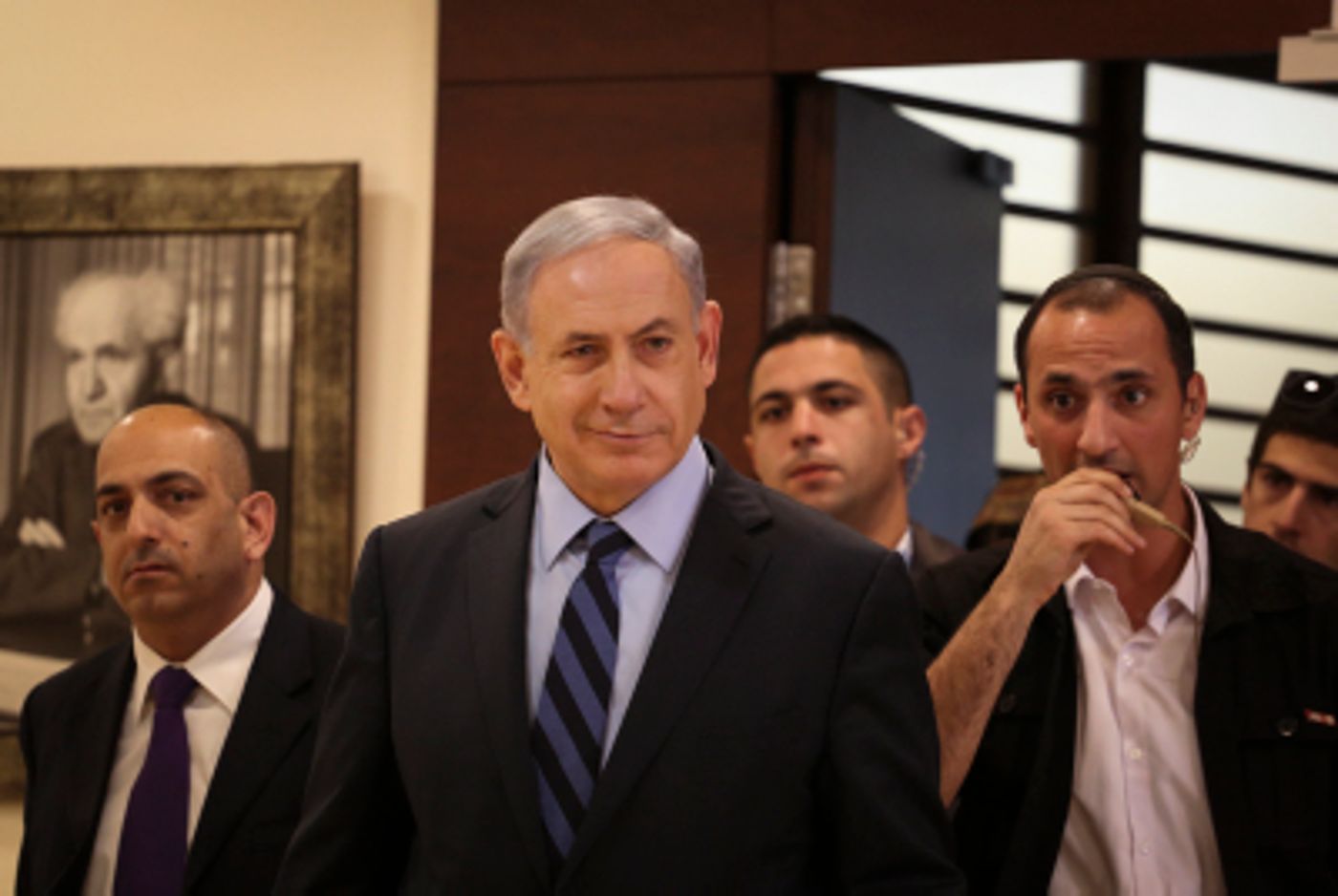 כדי לייצר תפקיד נוסף המשרד השולי שוב יפוצל
