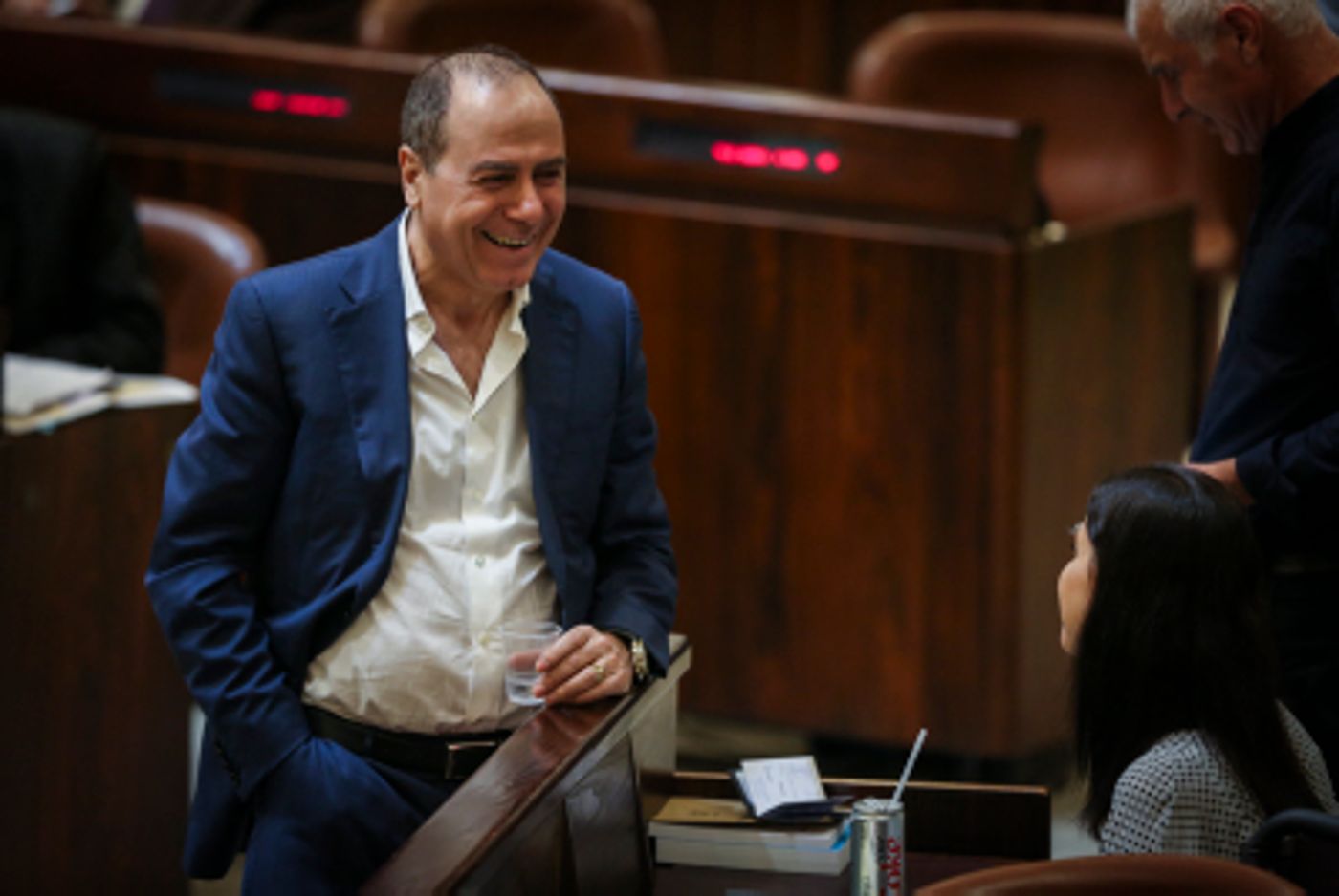 מכה לחוטובלי; שלום יכהן כשר החוץ בפועל?