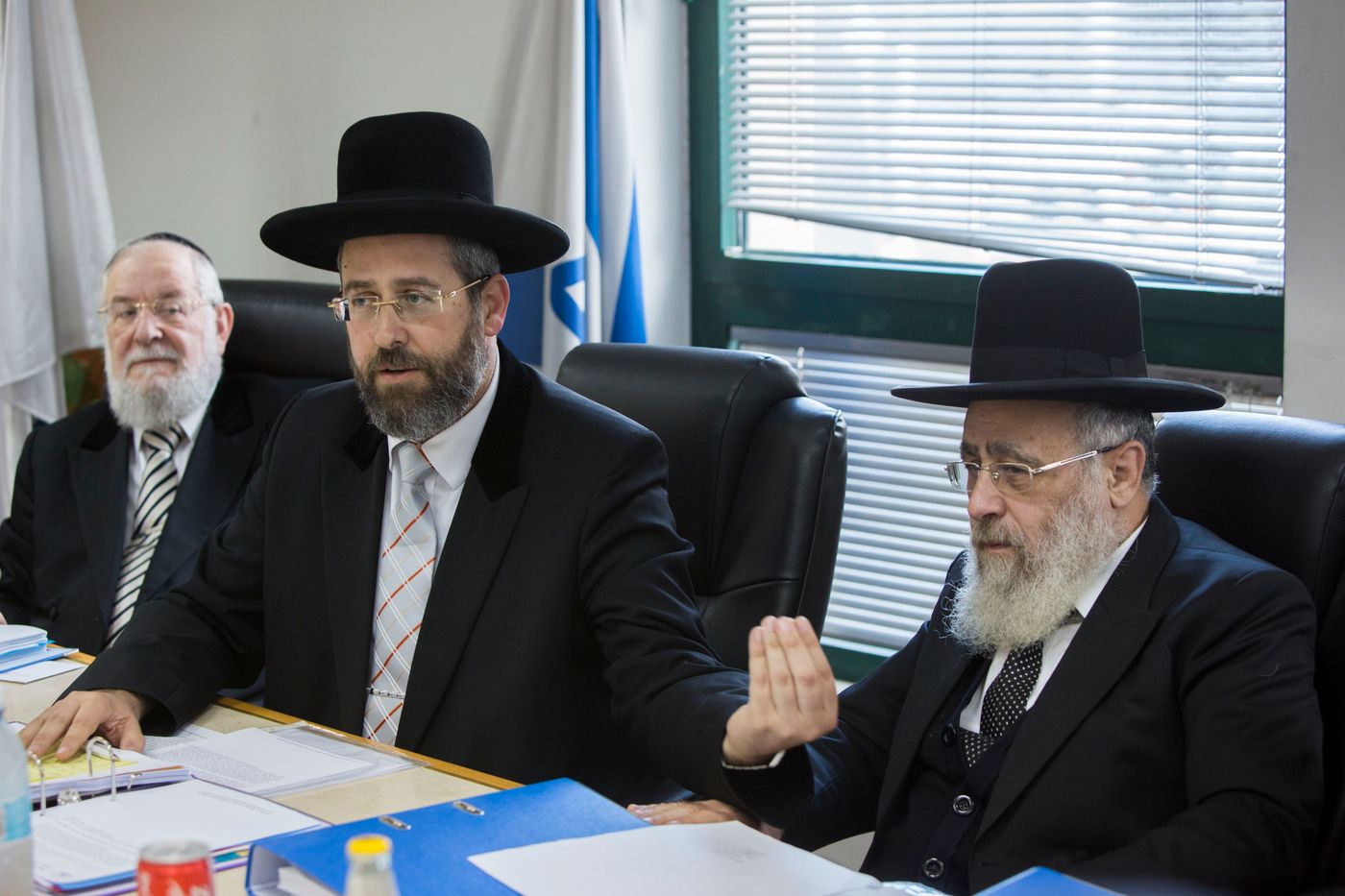 "לא נשמש חותמת גומי של הרב ריסקין"