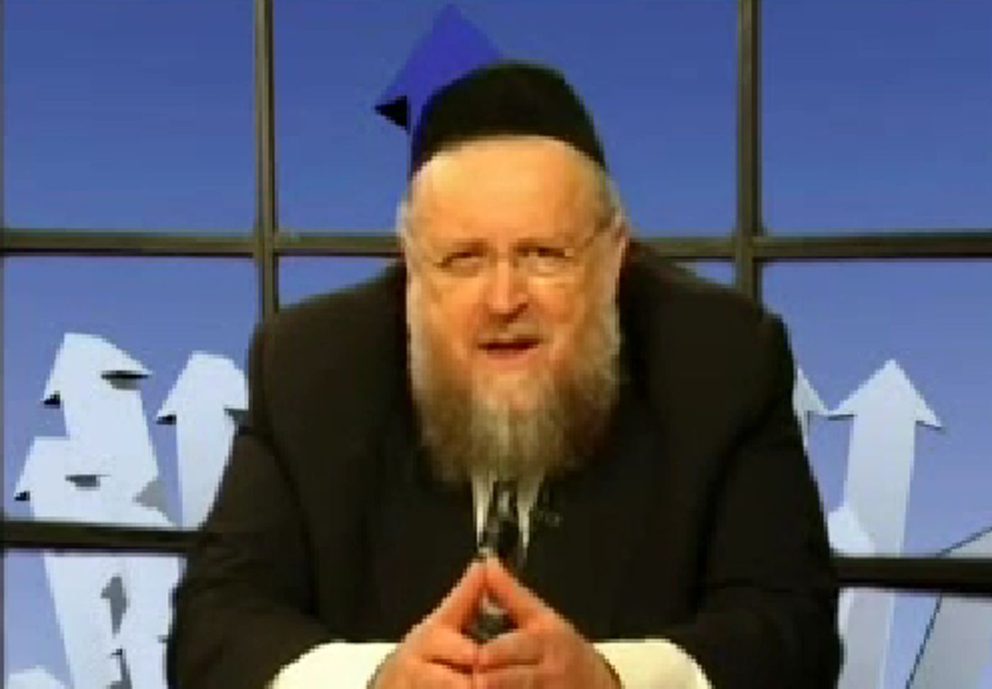 הרב שלזינגר נגד אייכלר: אדם שזורק אבן הוא רוצח