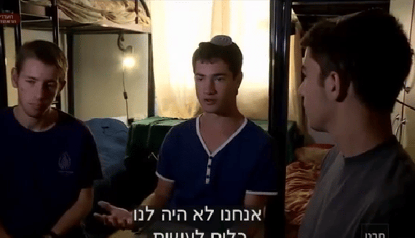 שנה לחטיפה; החברים מהישיבה מדברים. צפו