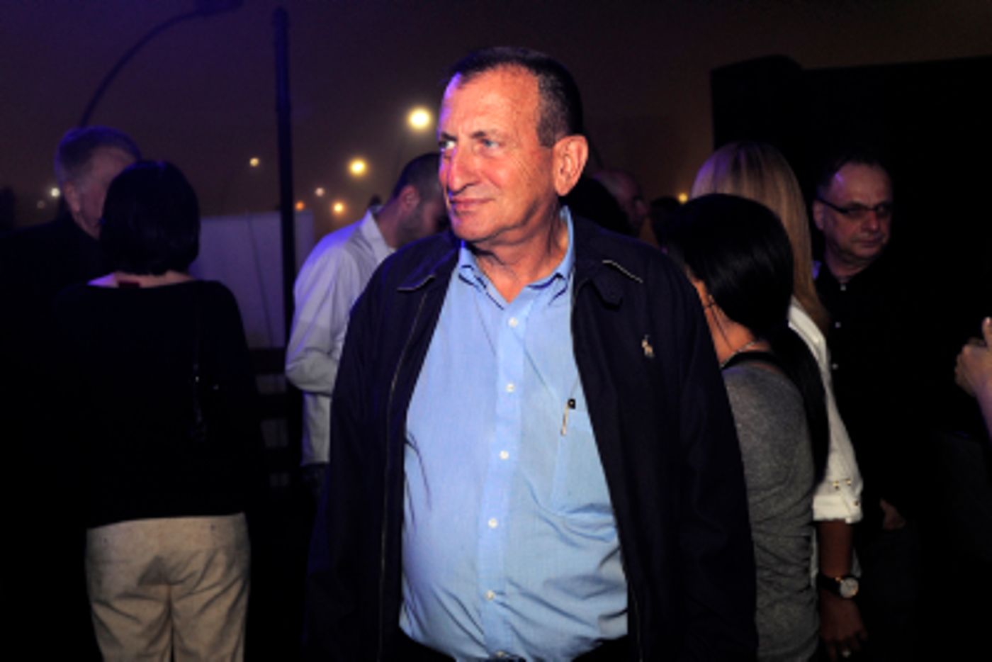 "שוקל להתמודד על ראשות מפלגת העבודה"