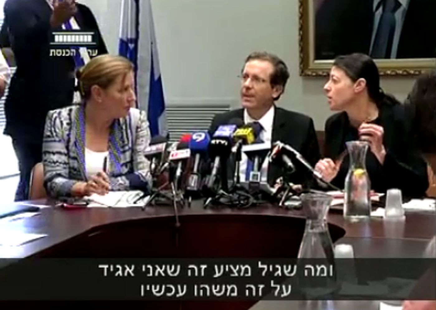 זהירות מקרופונים; הפדיחה של המחנה הציוני
