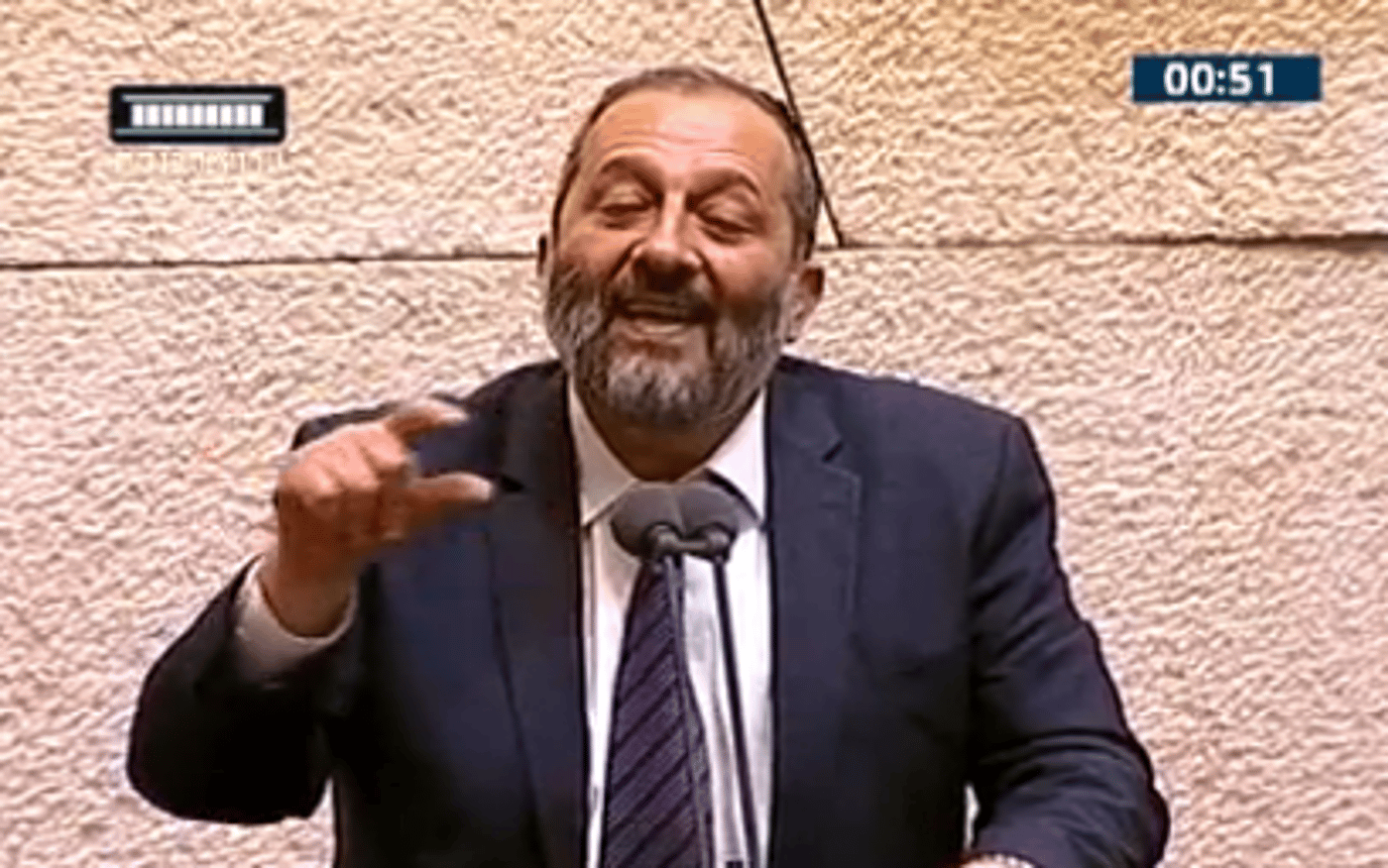 קרקס בכנסת: שטייניץ נרדם, דרעי משך זמן. צפו