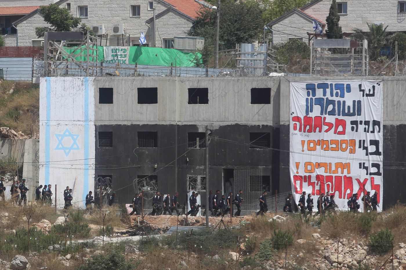 דרמה: בג"צ הורה להרוס את בתי דריינוף בבית אל