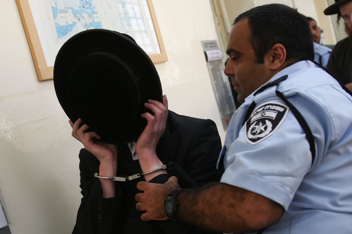 חרדי נעצר בירושלים: ירק על נערה במכנסיים