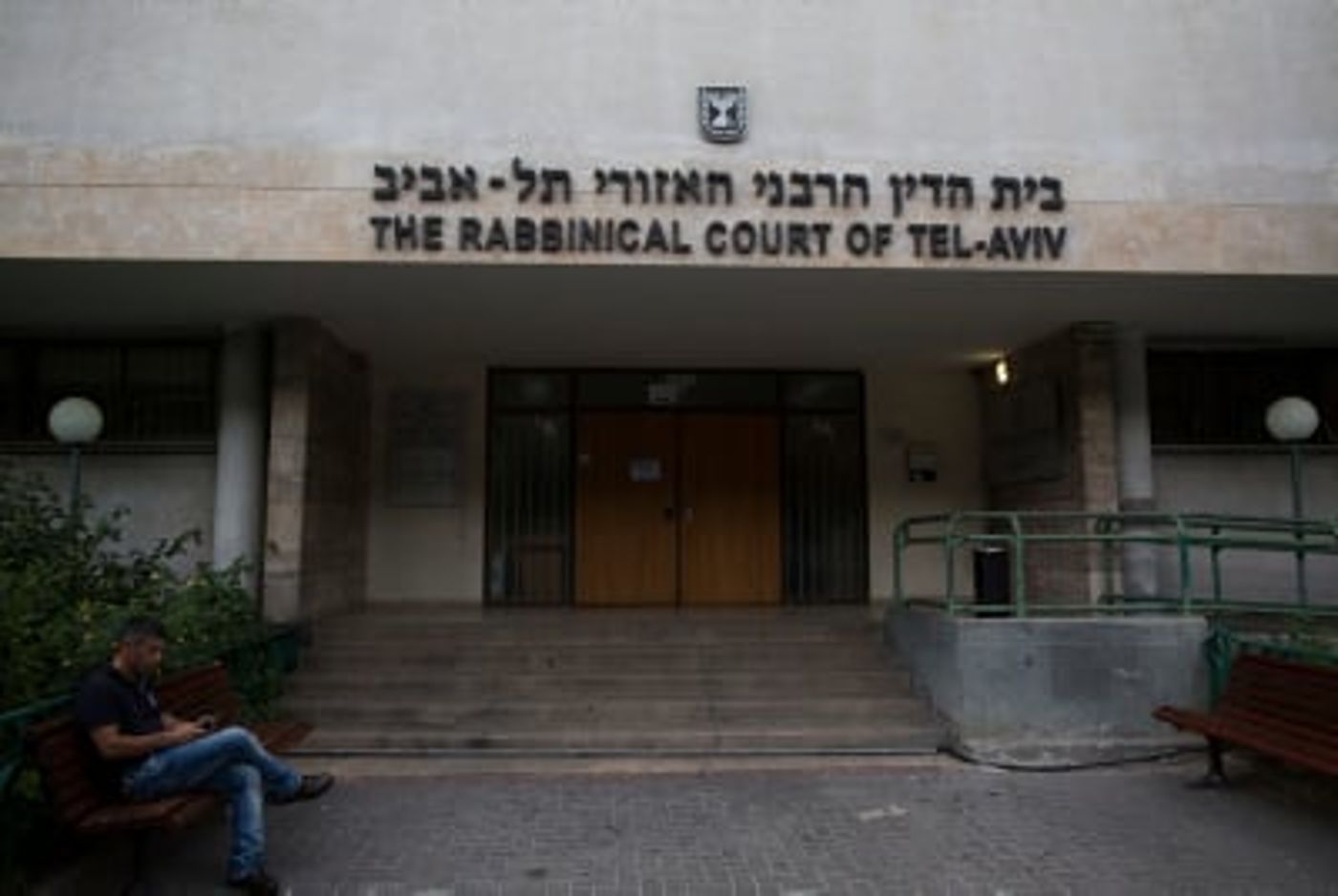 "אין איסור הלכתי שאישה תנהל את בתי הדין"