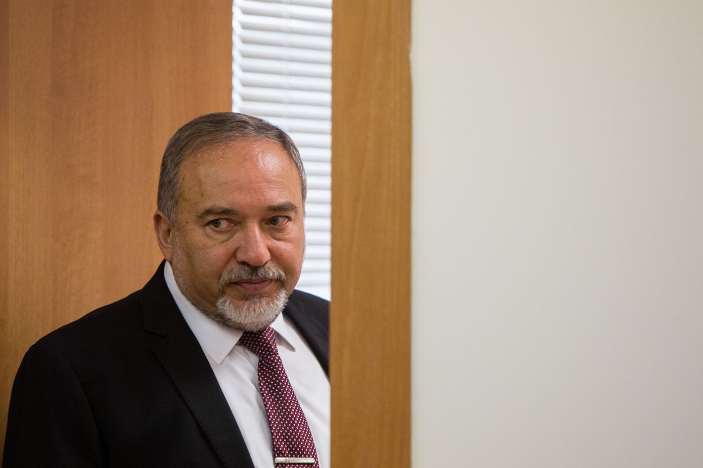 גלאון לליברמן: "אבסורד שאתה עדיין לא בכלא"