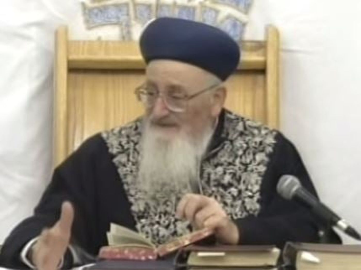 צפו: הרב מרדכי אליהו זצ"ל בהלכות יום כיפורים