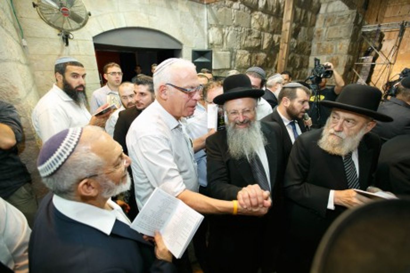 שיא של מתפללים בכותל המערבי; גלריה