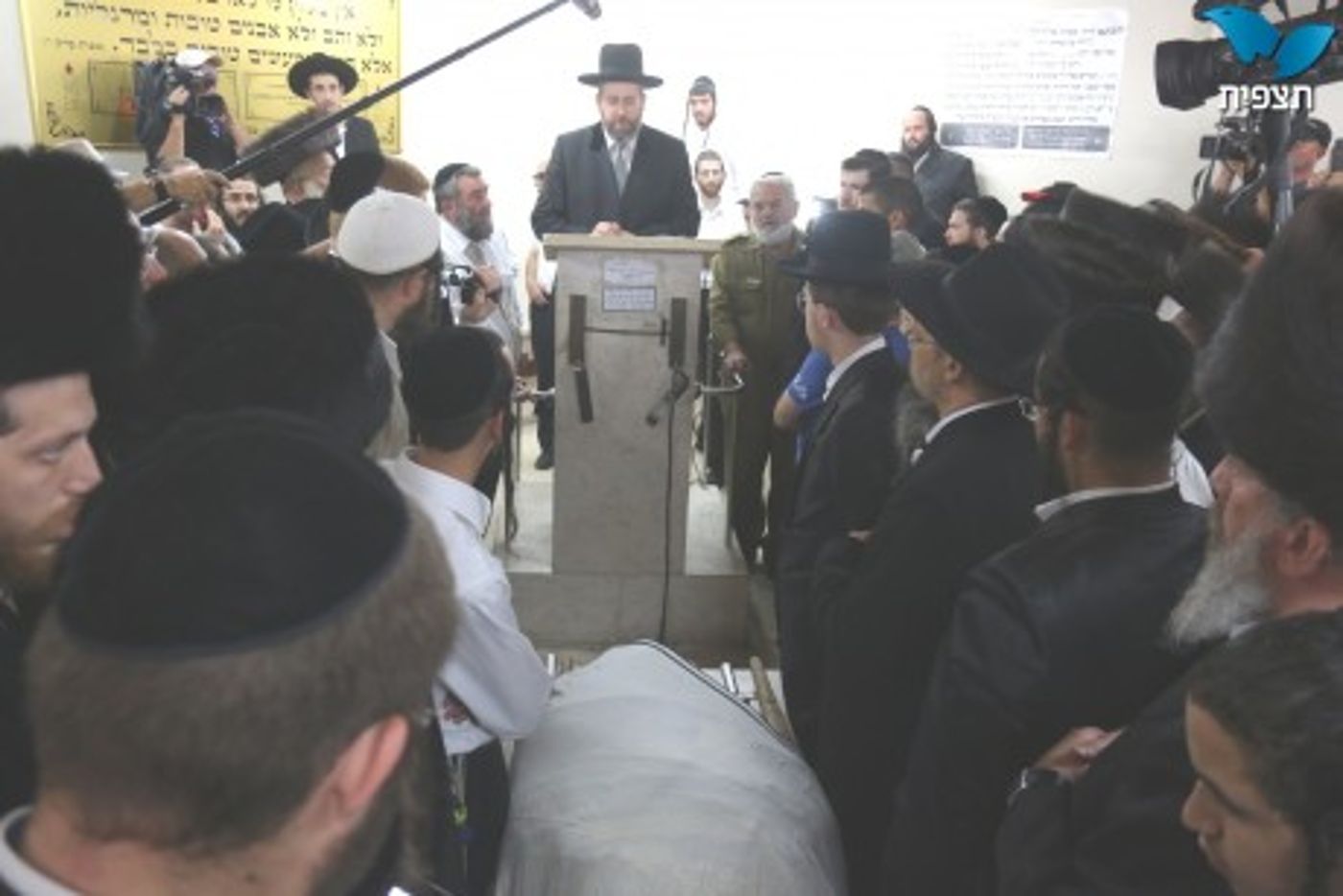 הרב נחמיה לביא ואהרון בניט הובאו למנוחות; תיעוד