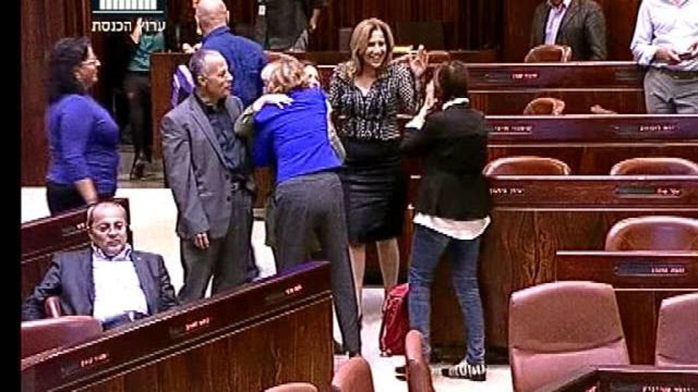 צפו: האופוזיציה ניצחה; הח"כיות קפצו וצהלו