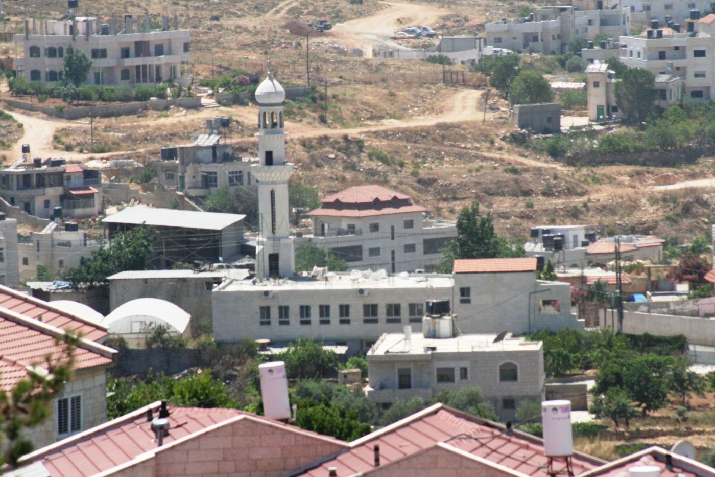 תיעוד מצולם מוכיח: כשמדובר במסגדים המדינה נמנעת מלהרוס