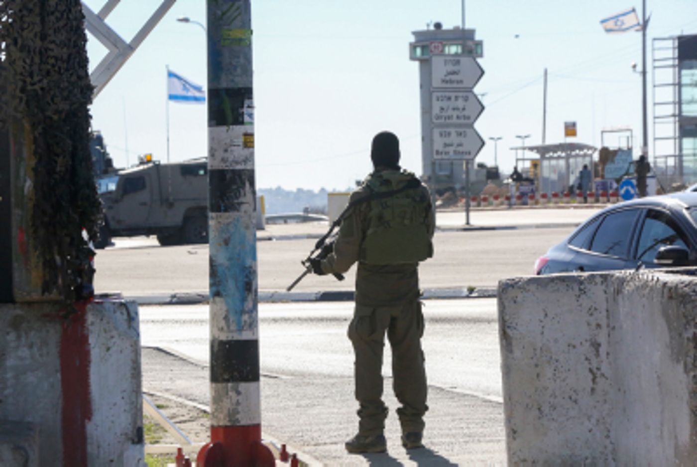 התלונן על פציעה ושוחרר בגלל "בעיות התנהגות"
