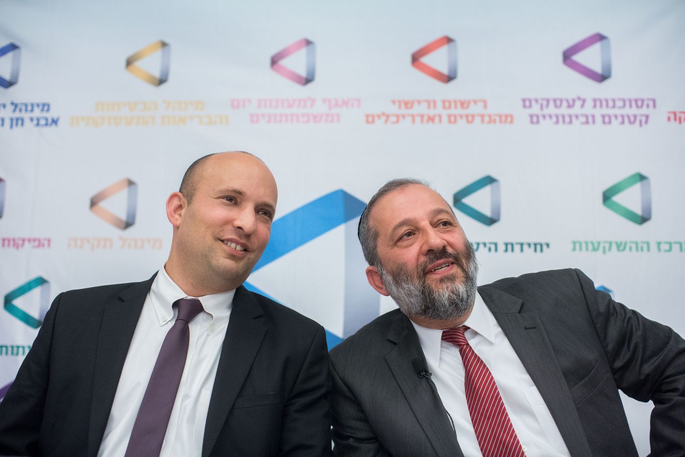 נסיון לאיחוי הקרע: בנט ייפגש עם החרדים