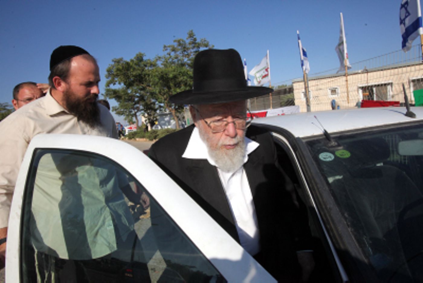 סערת העינויים: מותר לחלל שבת בשביל העצורים
