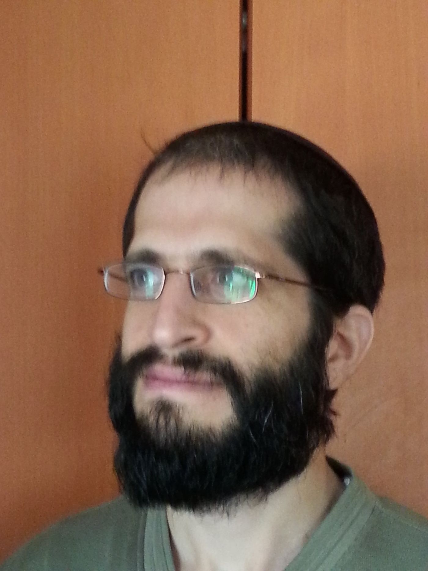 "דודה, למה לא גילית לי שאנחנו סייעני טרור?"