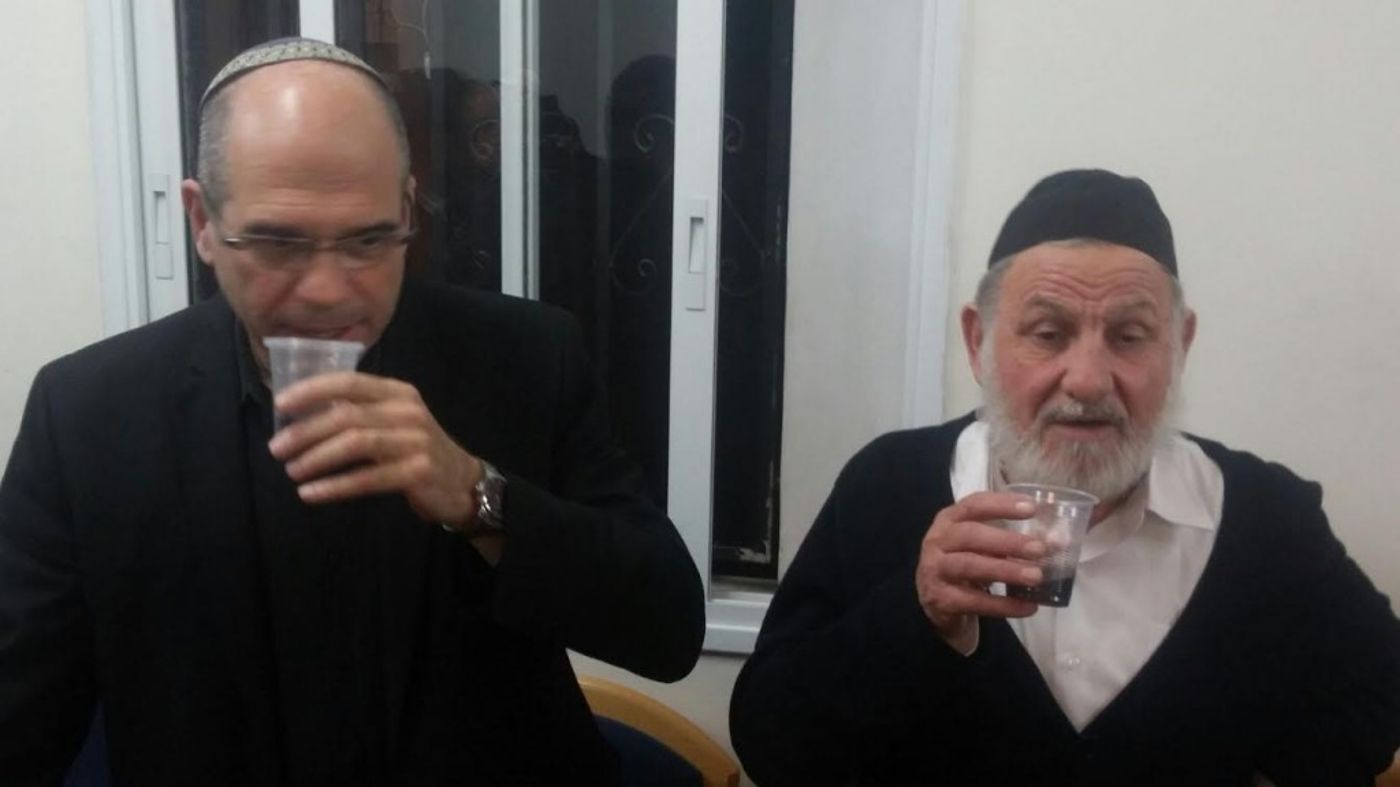 שותים לחיים. חמינדוס