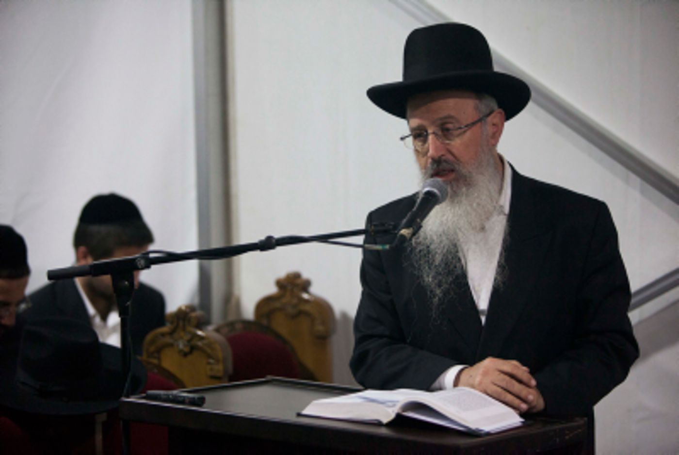 דרישה: להשעות את הרב אברהם יוסף מתפקידו