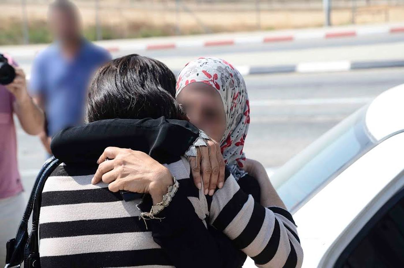 אמה של יסמין ושרי בעת החילוץ במחסום