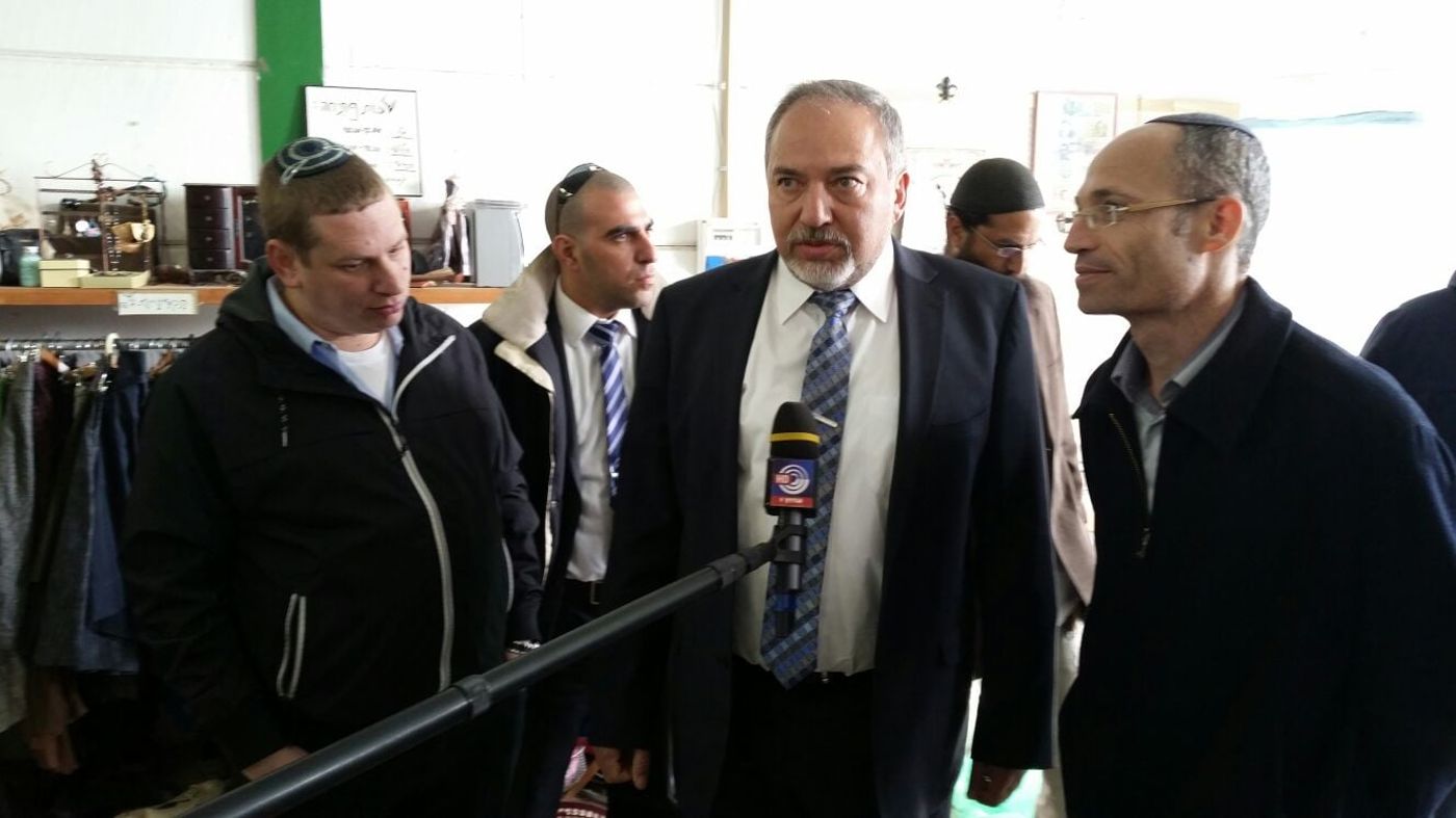 ליברמן בזירת הפיגוע: אין רה"מ מתפקד בישראל