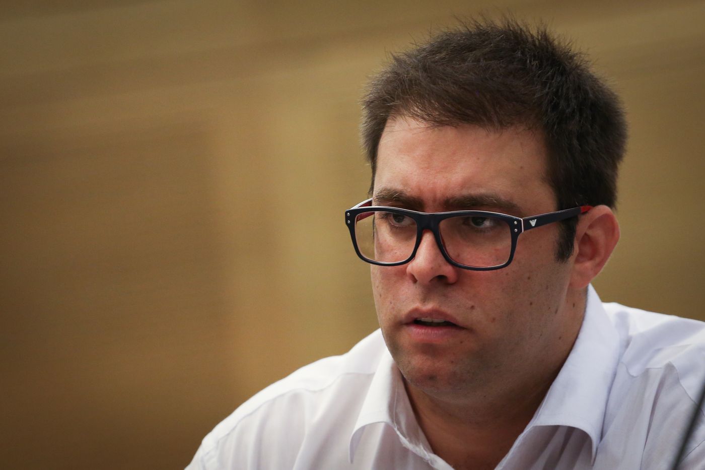 "הוא רוצה לחנוק אותי": מי גנב לאורן חזן את המזגן?