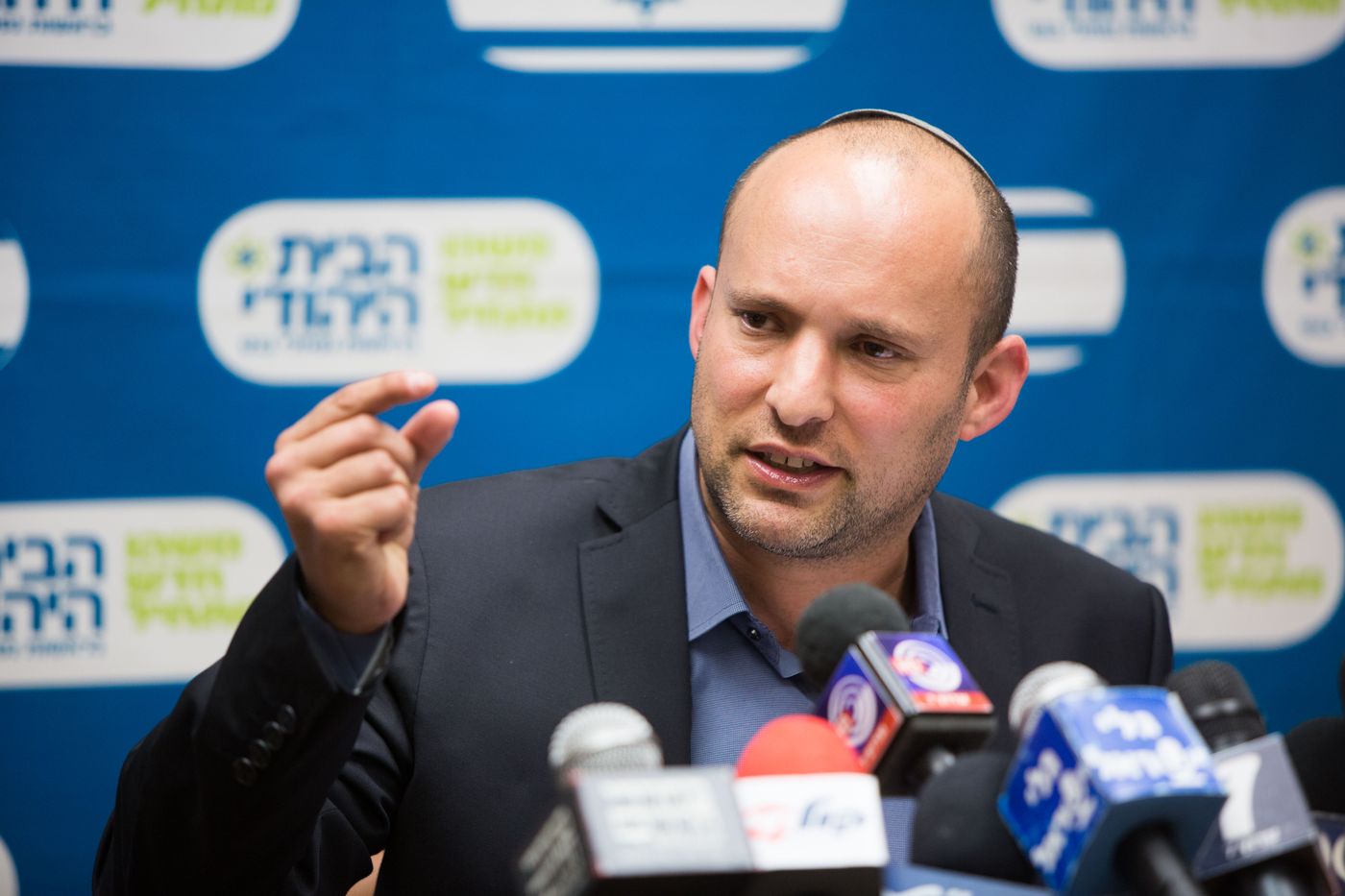 בנט: "תת עיתונאות, אין בספר בכלל ציטוט כזה"