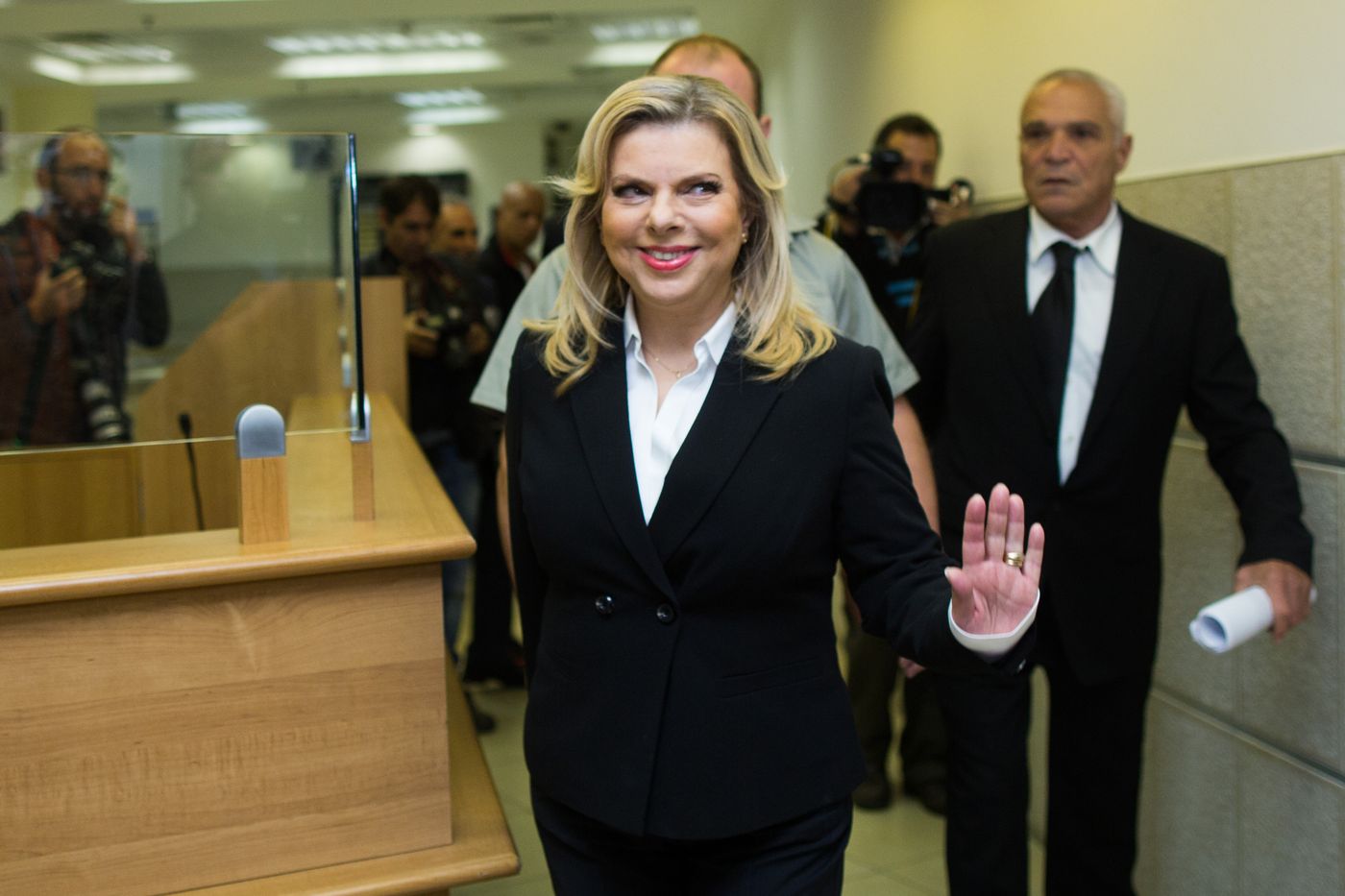 שרה נתניהו התעמרה במני נפתלי; אנחנו נשלם
