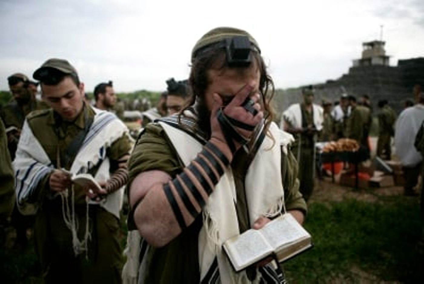 מפקד הצטלב מול ארון הקודש והודח